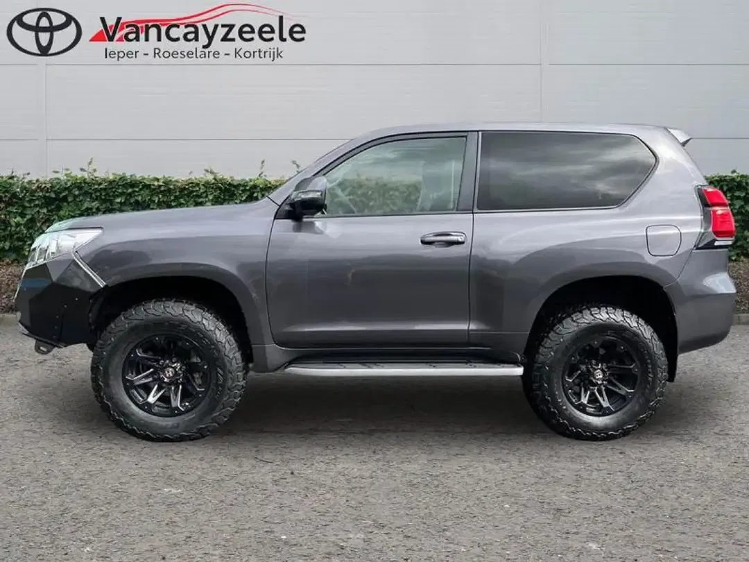 Toyota Land Cruiser - Thumbnail 3