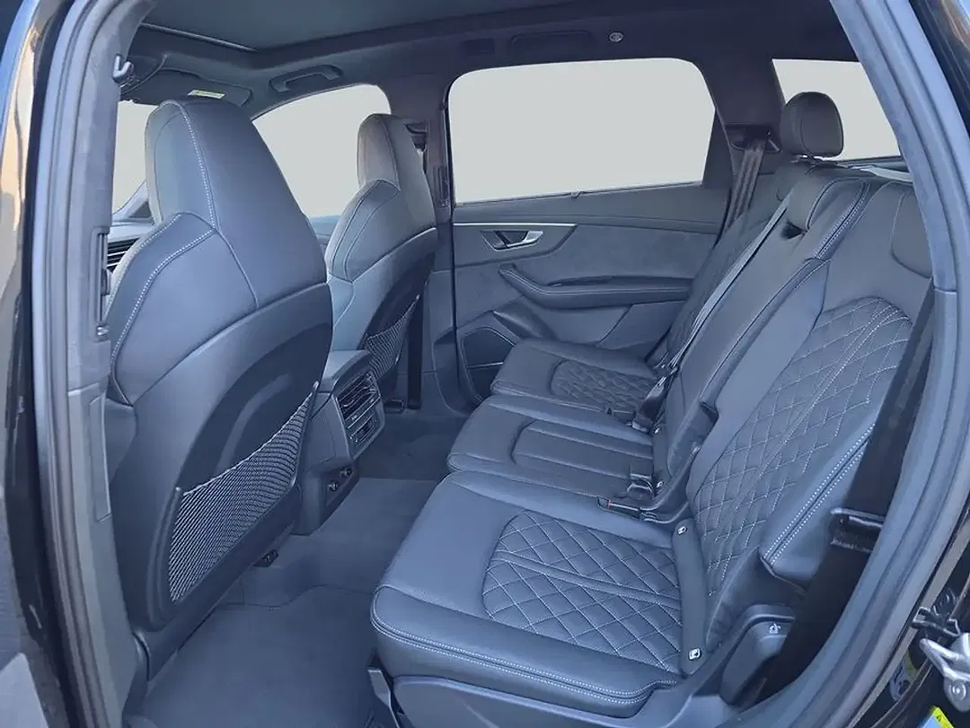 Audi Q7 - Thumbnail 11