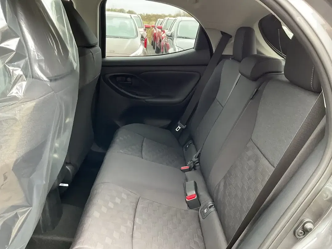 Toyota Yaris - Thumbnail 11