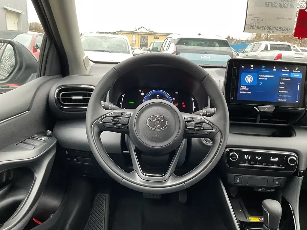 Toyota Yaris - Thumbnail 13