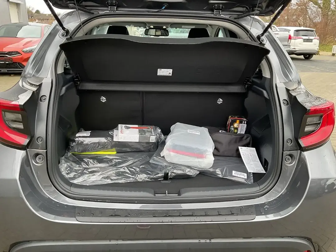 Toyota Yaris - Thumbnail 7