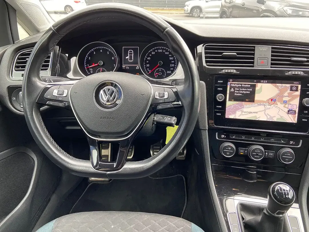 Volkswagen Golf - Thumbnail 13