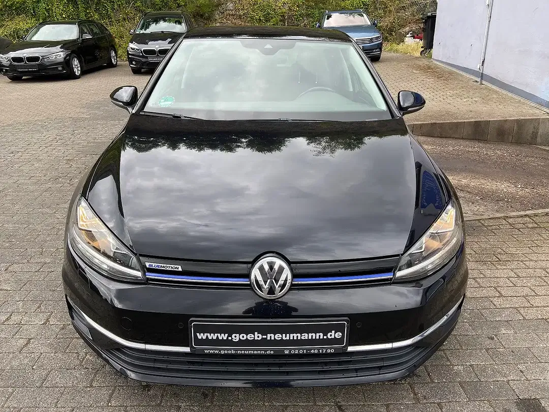Volkswagen Golf - Thumbnail 2
