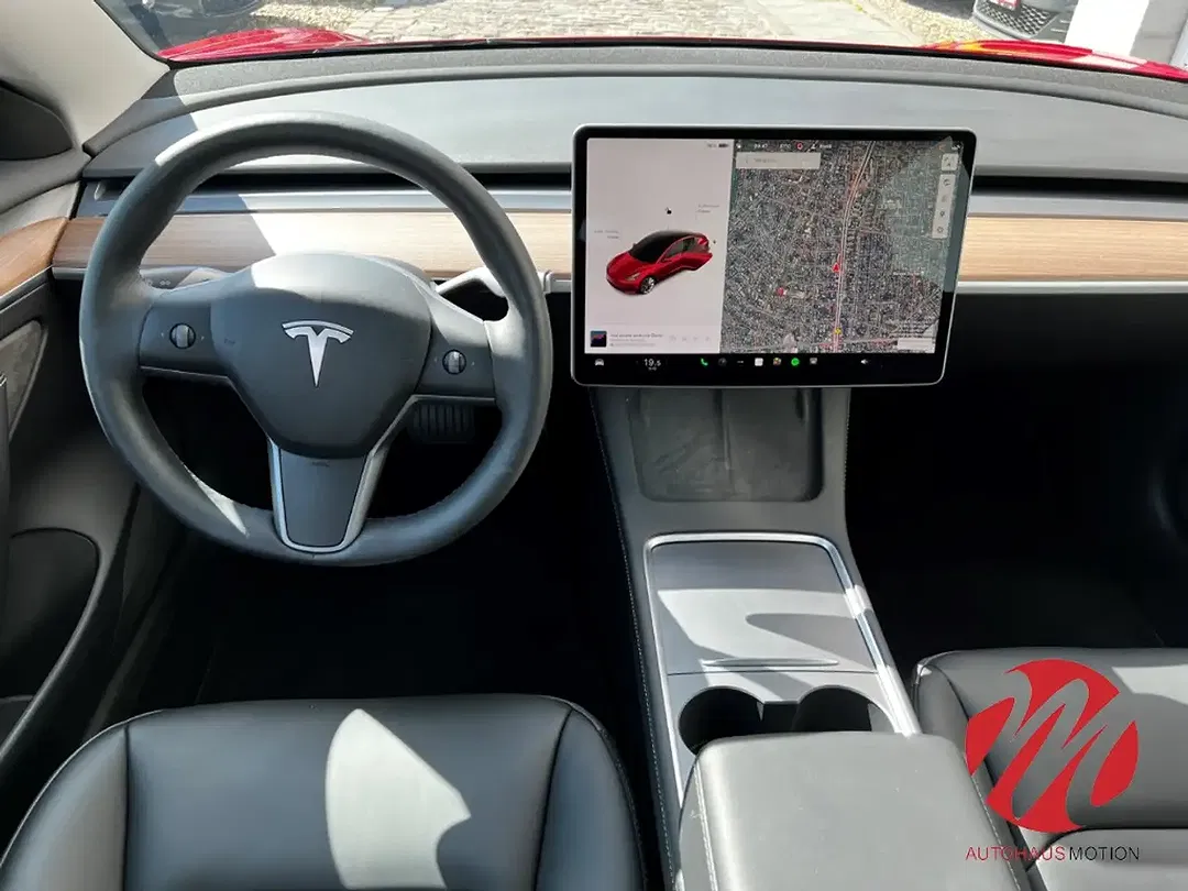 Tesla Model 3 - Thumbnail 11