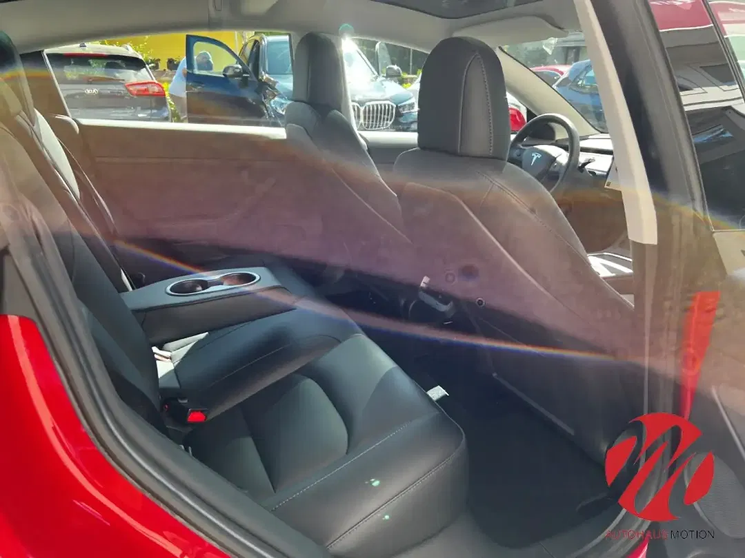 Tesla Model 3 - Thumbnail 14