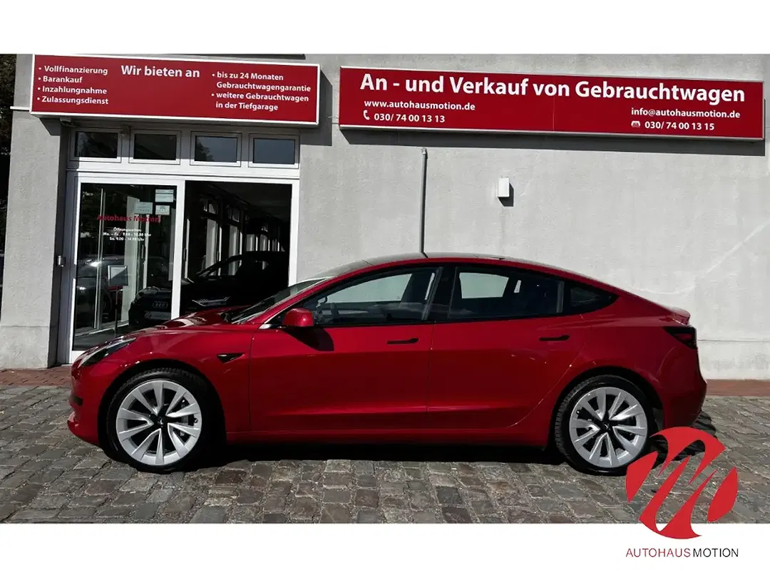 Tesla Model 3 - Thumbnail 7