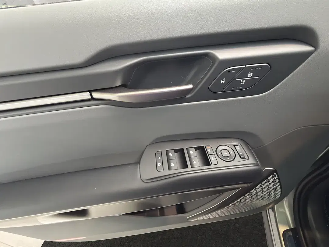 Kia EV9 - Thumbnail 17