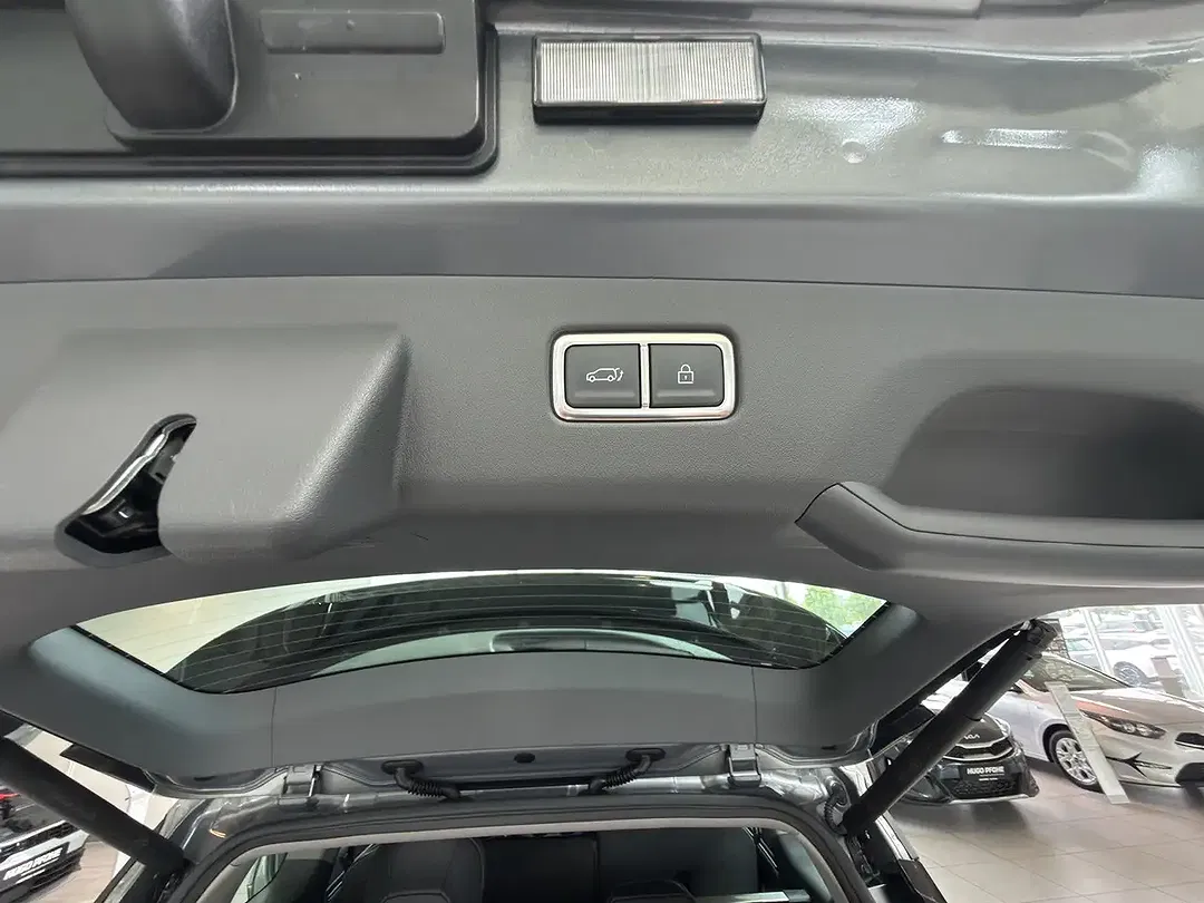 Kia EV9 - Thumbnail 19