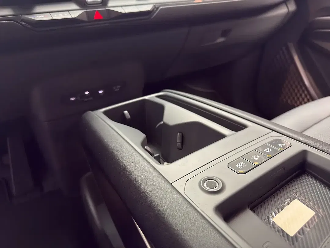 Kia EV9 - Thumbnail 24