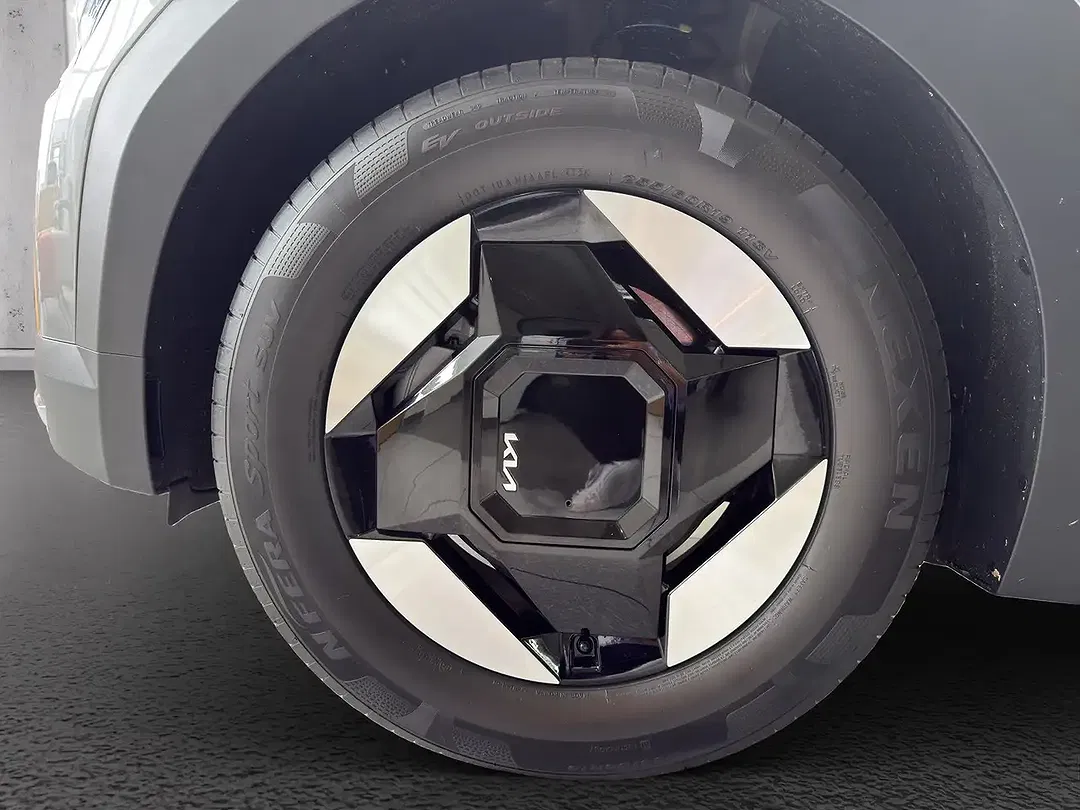 Kia EV9 - Thumbnail 9