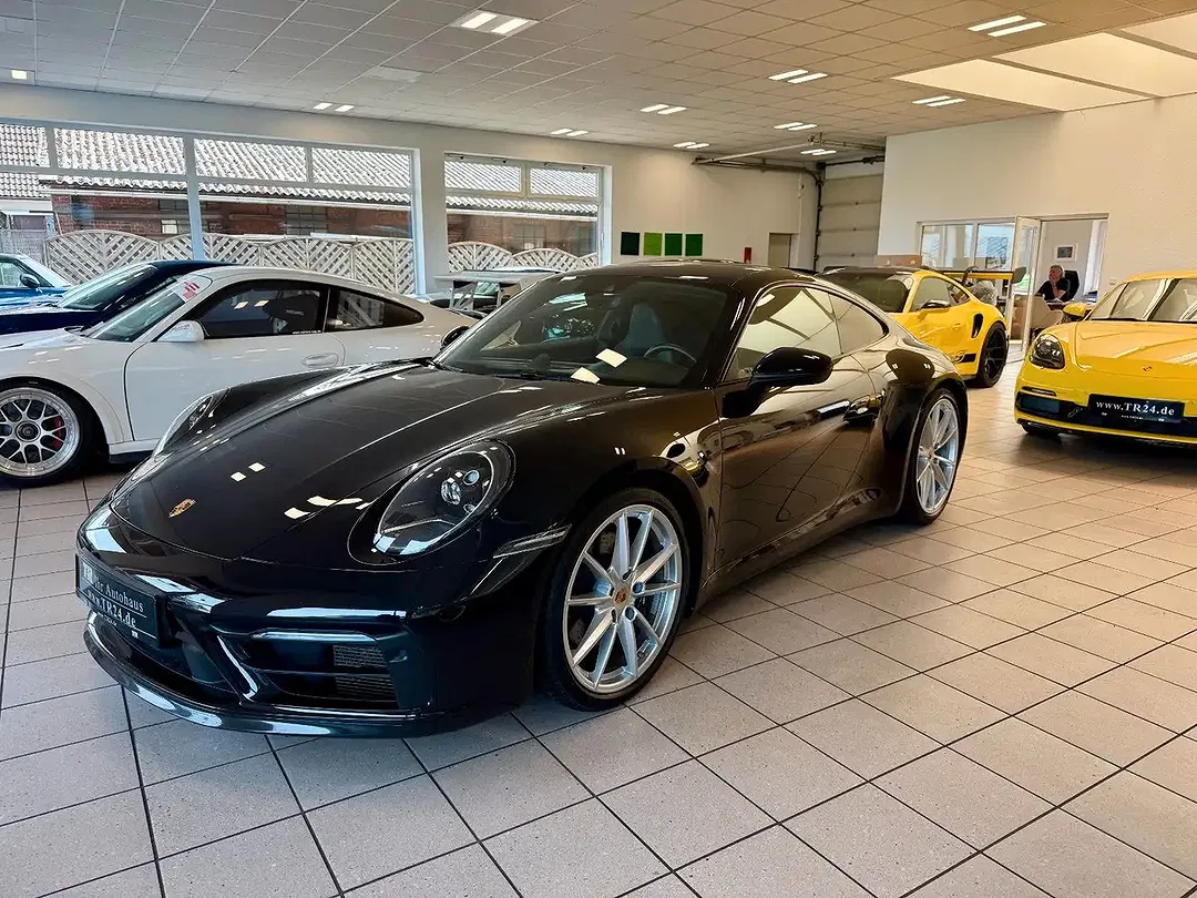Porsche 992 - Thumbnail 2