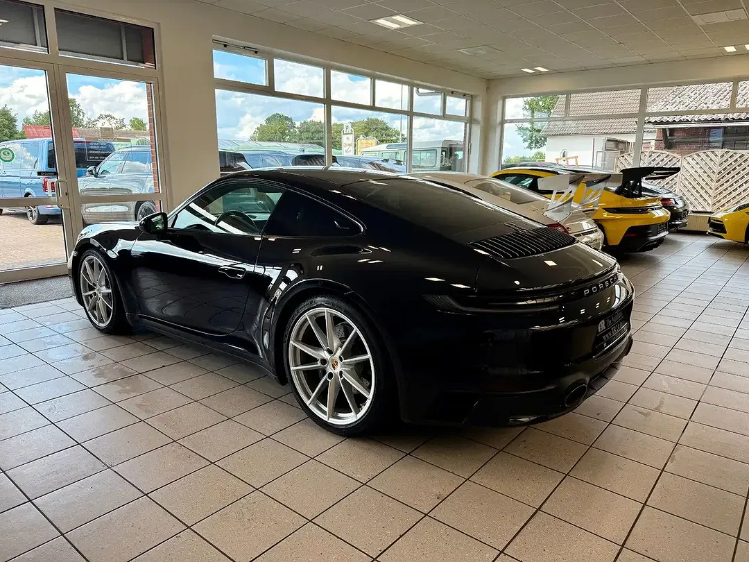 Porsche 992 - Thumbnail 3