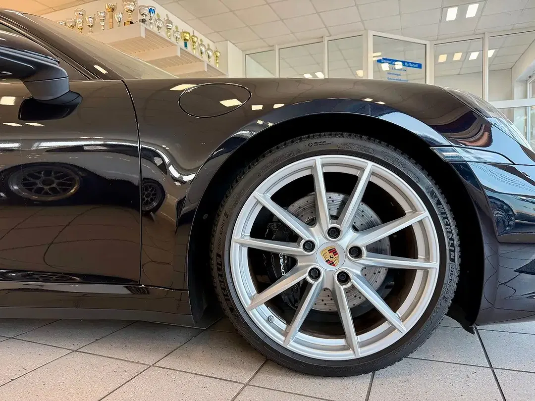 Porsche 992 - Thumbnail 6