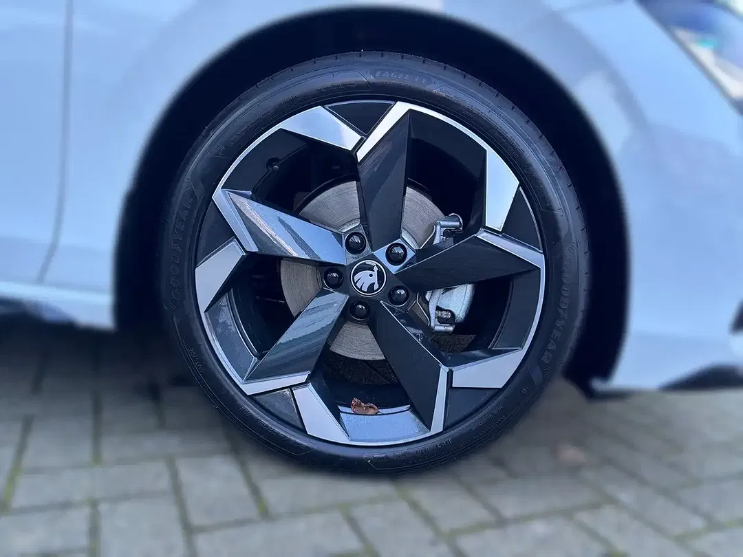 Skoda Superb - Thumbnail 5