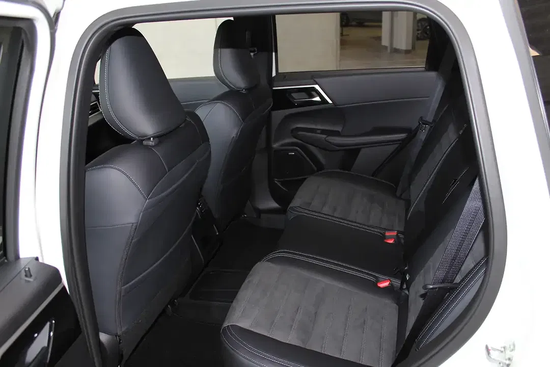 Mitsubishi Outlander - Thumbnail 10