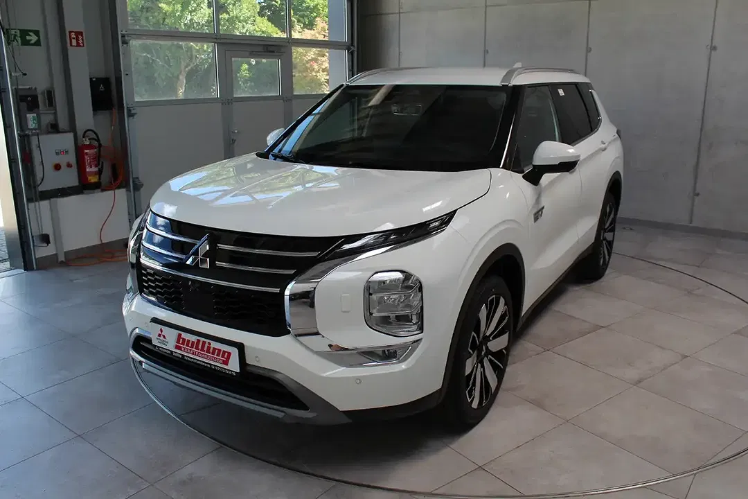 Mitsubishi Outlander - Thumbnail 2