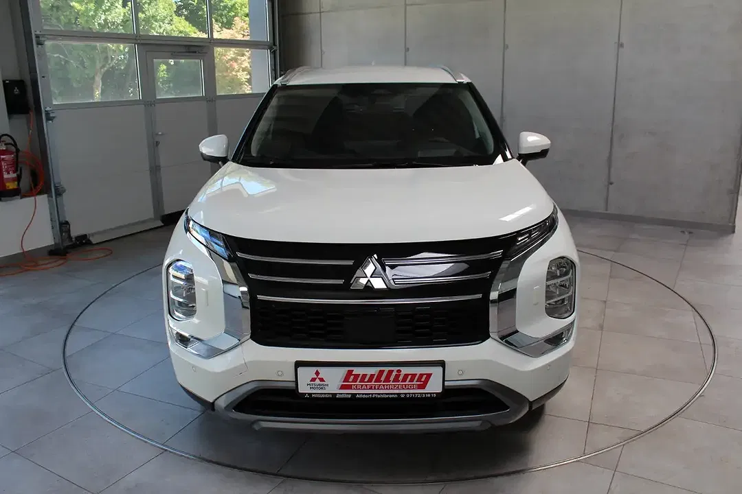 Mitsubishi Outlander - Thumbnail 3