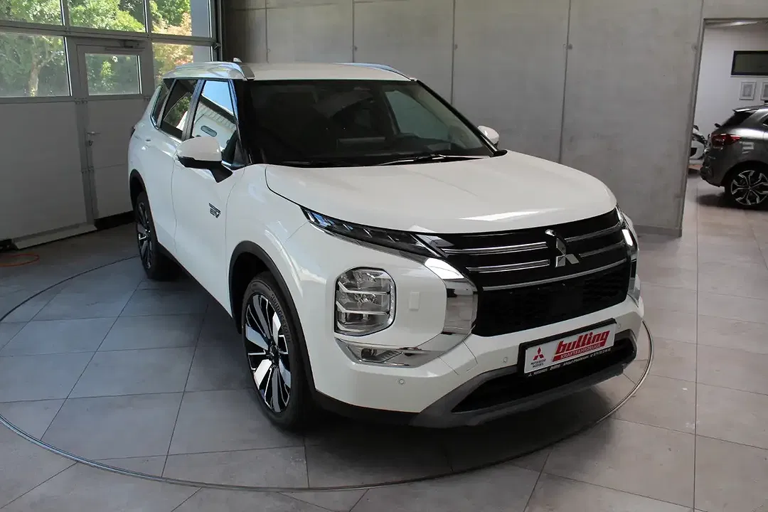 Mitsubishi Outlander - Thumbnail 4