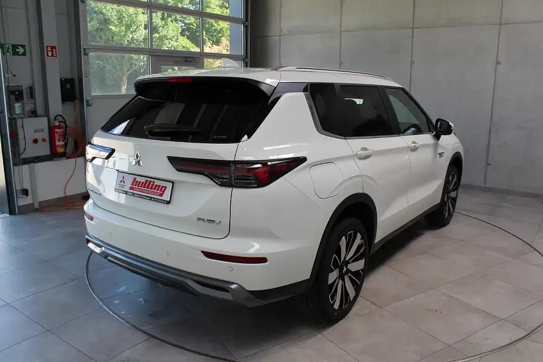 Mitsubishi Outlander - Thumbnail 5