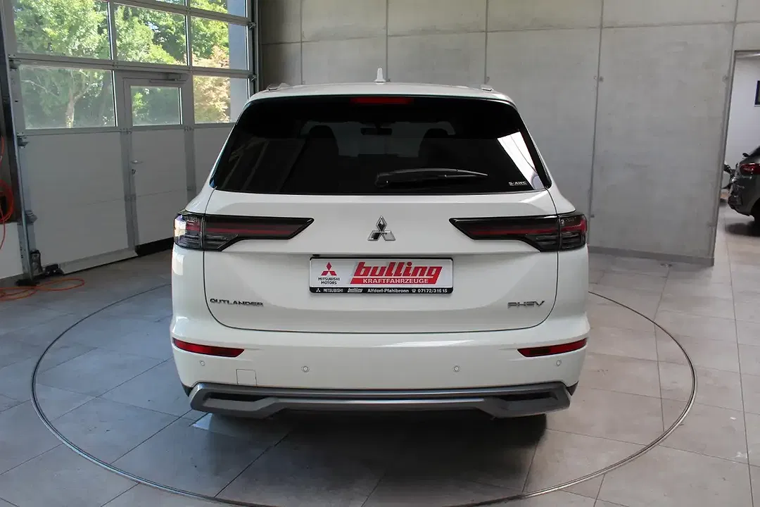 Mitsubishi Outlander - Thumbnail 6