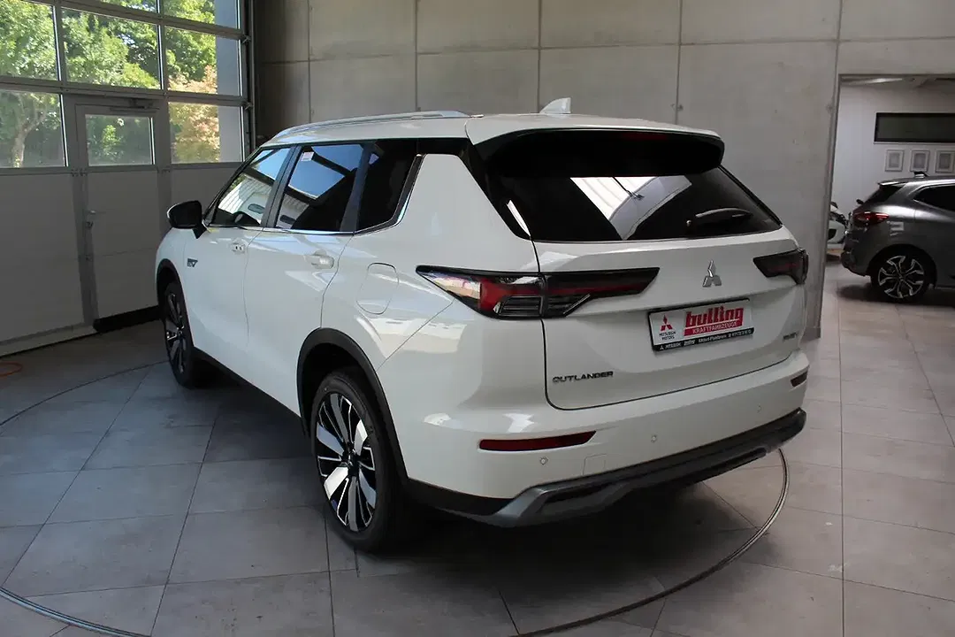 Mitsubishi Outlander - Thumbnail 7