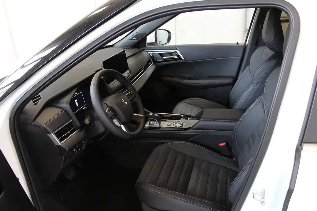 Mitsubishi Outlander - Thumbnail 9