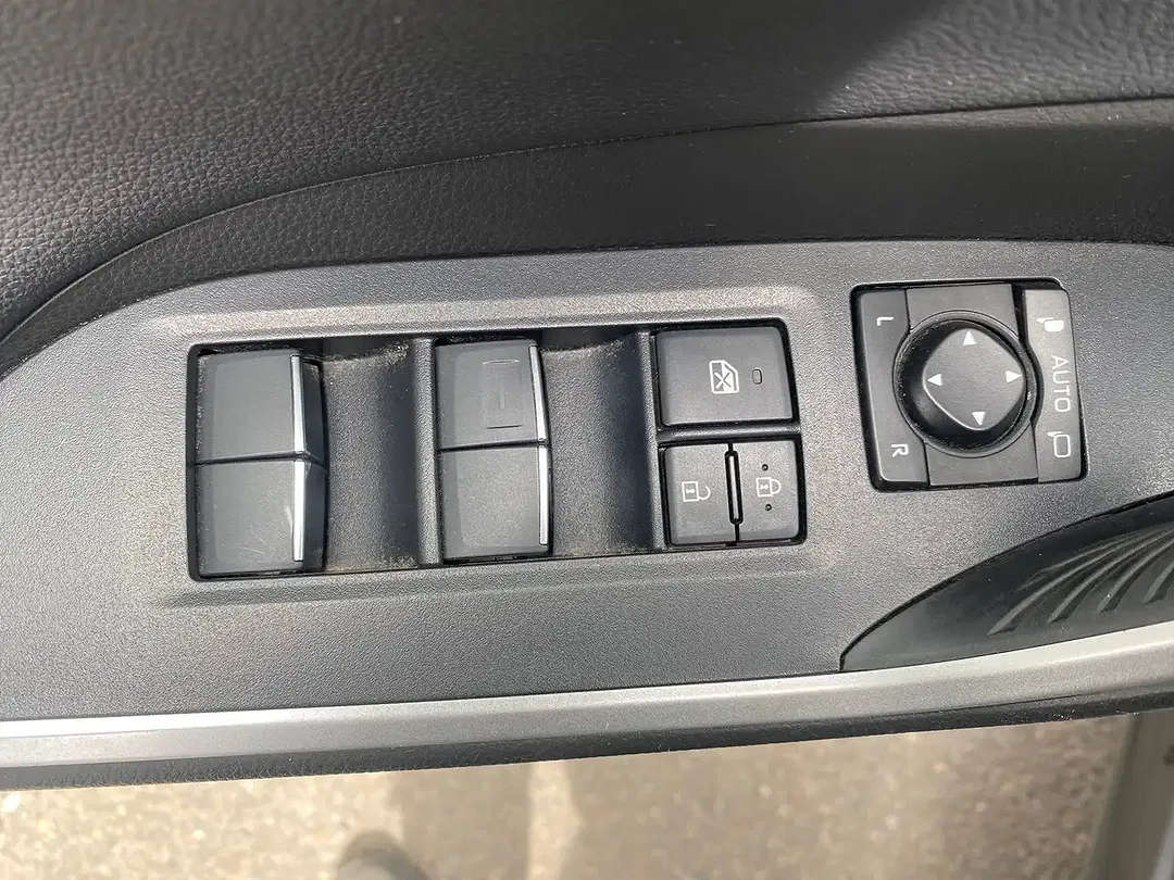 Toyota RAV 4 - Thumbnail 11