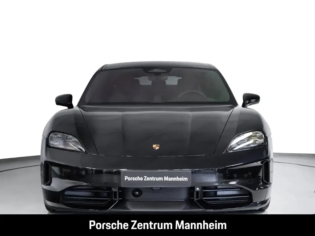 Porsche Taycan - Thumbnail 6