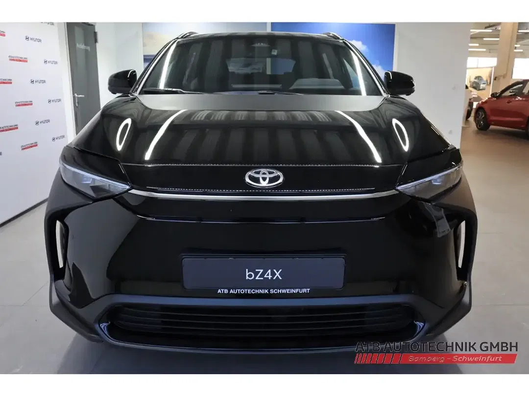 Toyota bZ4X - Thumbnail 1