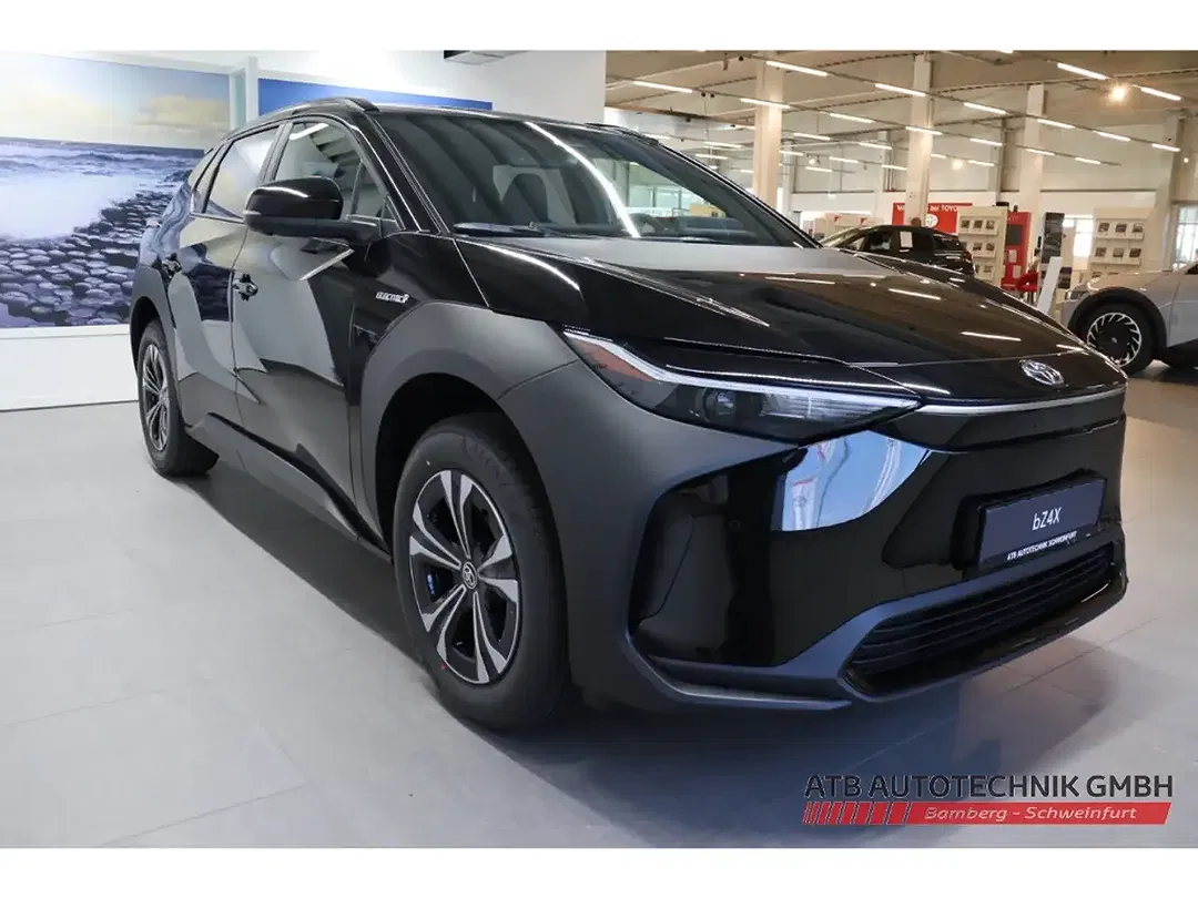 Toyota bZ4X - Thumbnail 2
