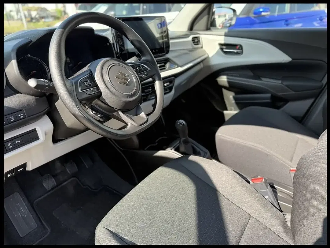 Suzuki Swift - Thumbnail 11