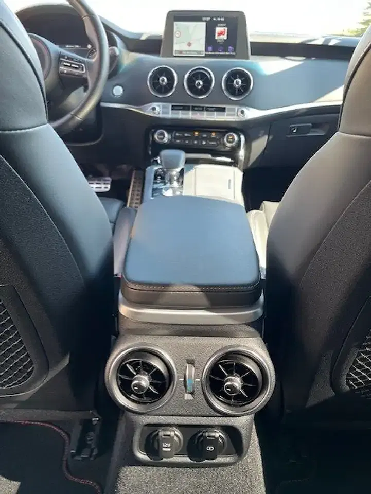 Kia Stinger - Thumbnail 13