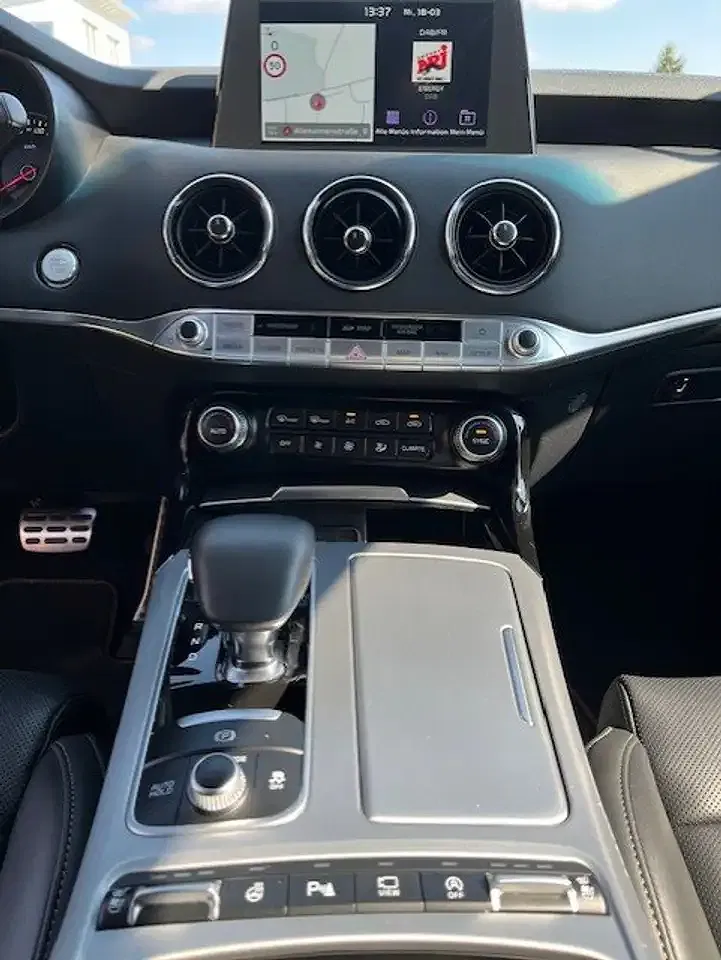 Kia Stinger - Thumbnail 14