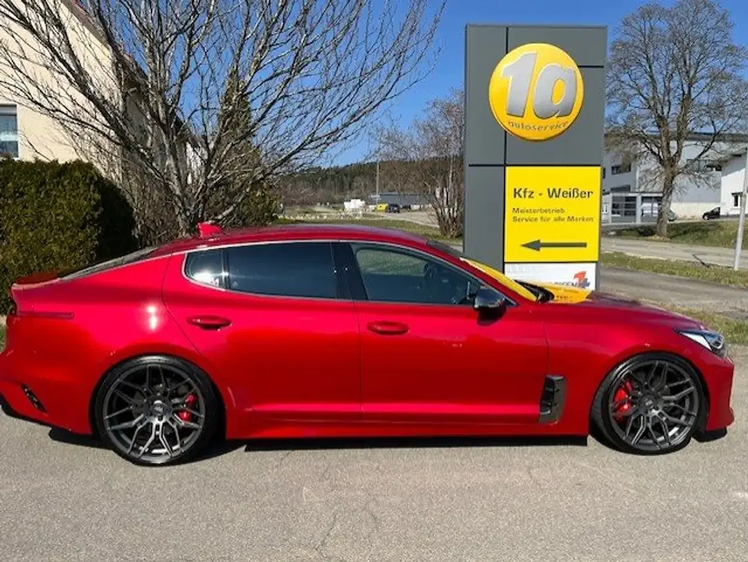 Kia Stinger - Thumbnail 2