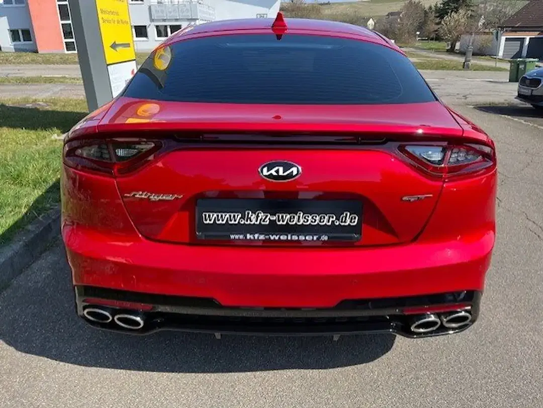 Kia Stinger - Thumbnail 3
