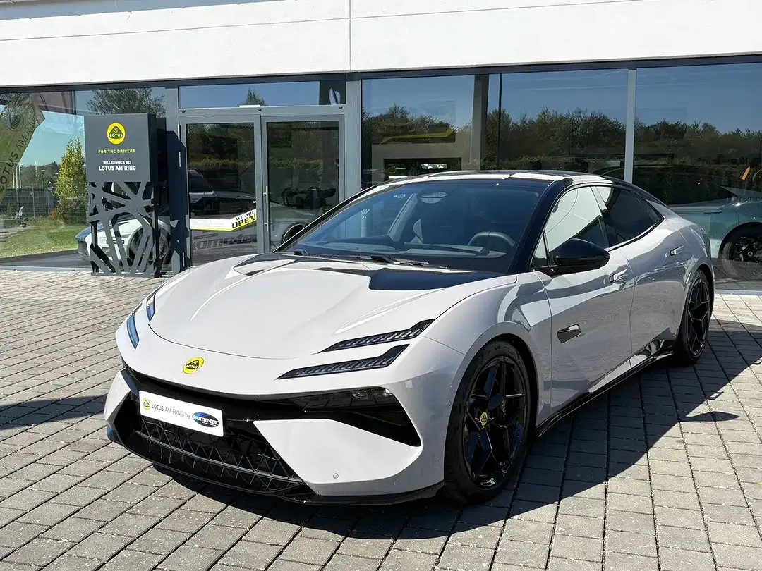 Lotus Emeya - Thumbnail 1