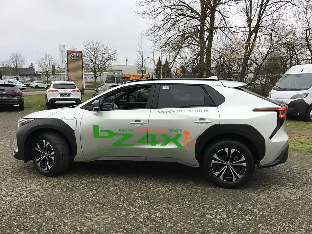 Toyota bZ4X - Thumbnail 3