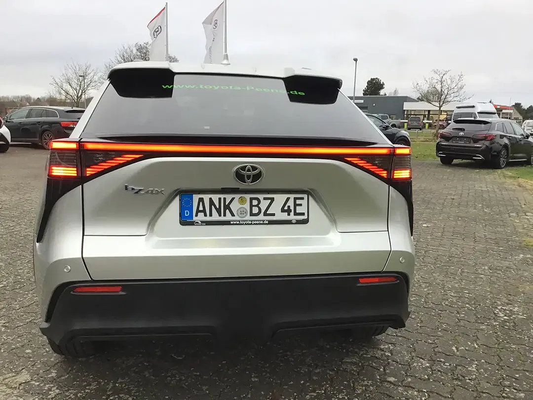 Toyota bZ4X - Thumbnail 4