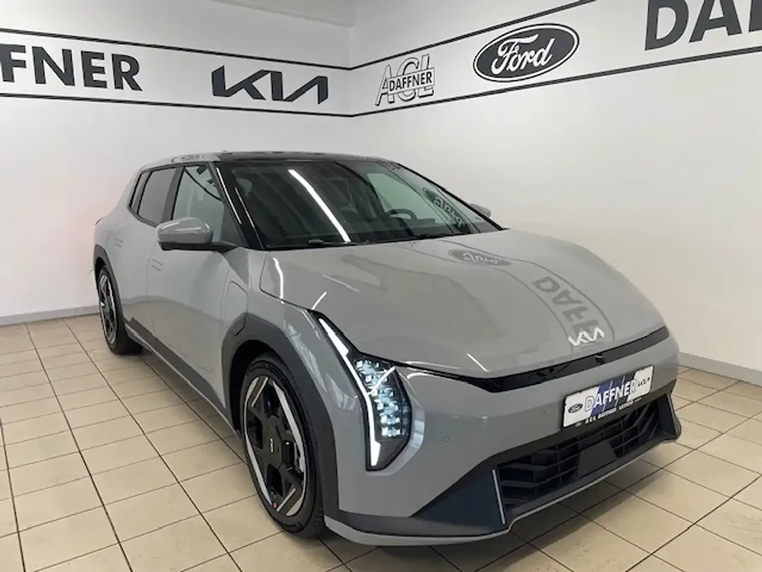 Kia EV4 - Thumbnail 1