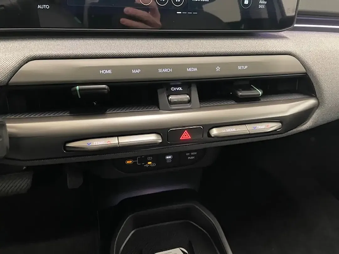 Kia EV4 - Thumbnail 15