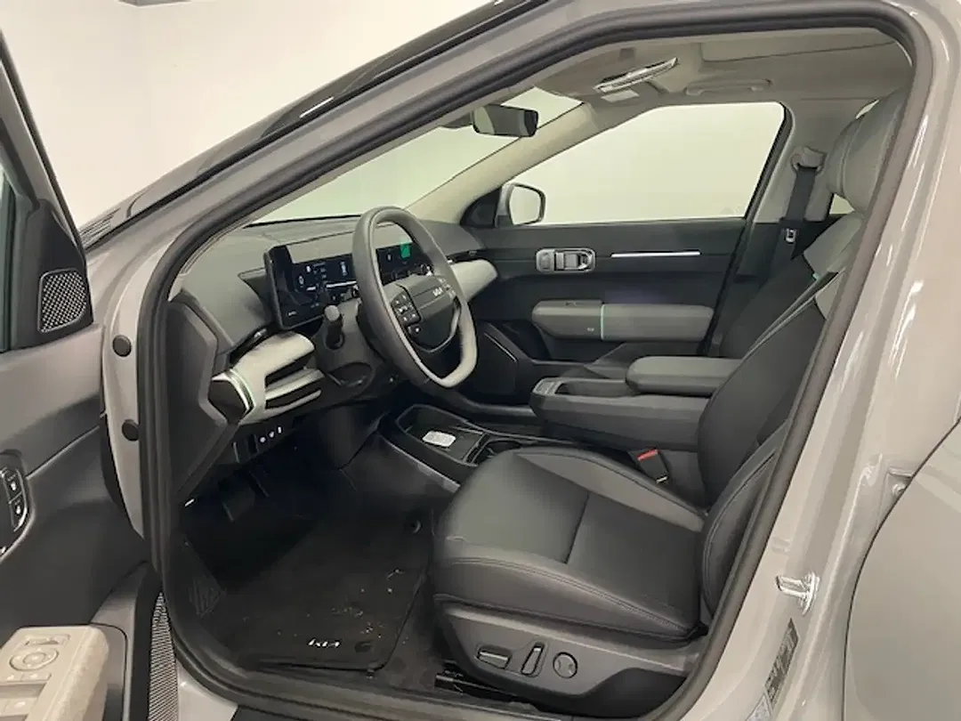 Kia EV4 - Thumbnail 18