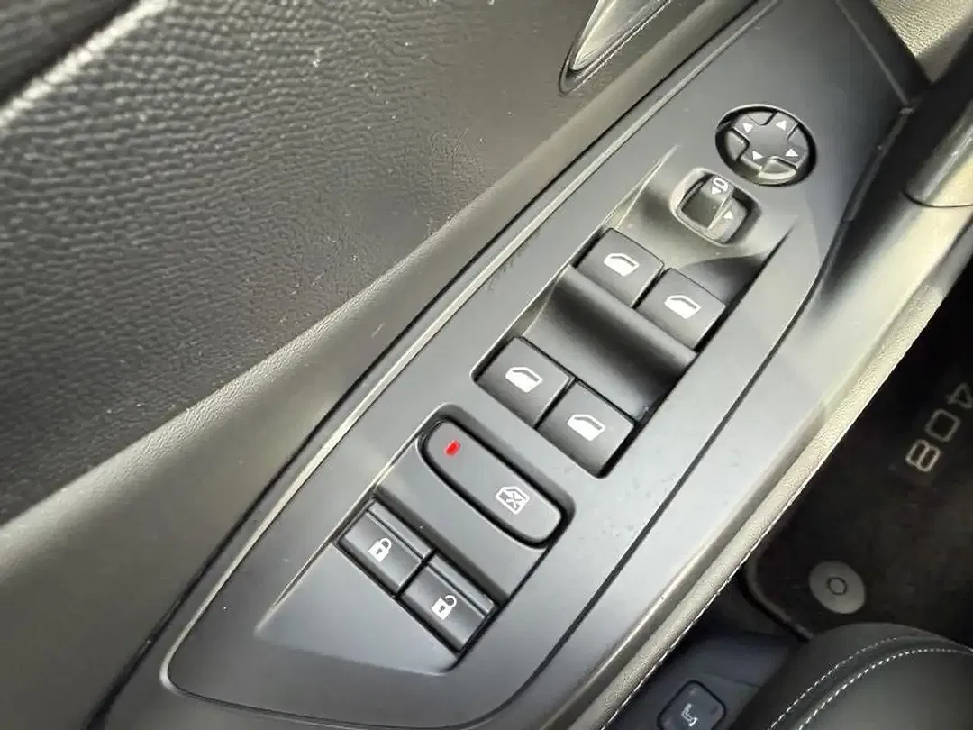 Peugeot 408 - Thumbnail 11