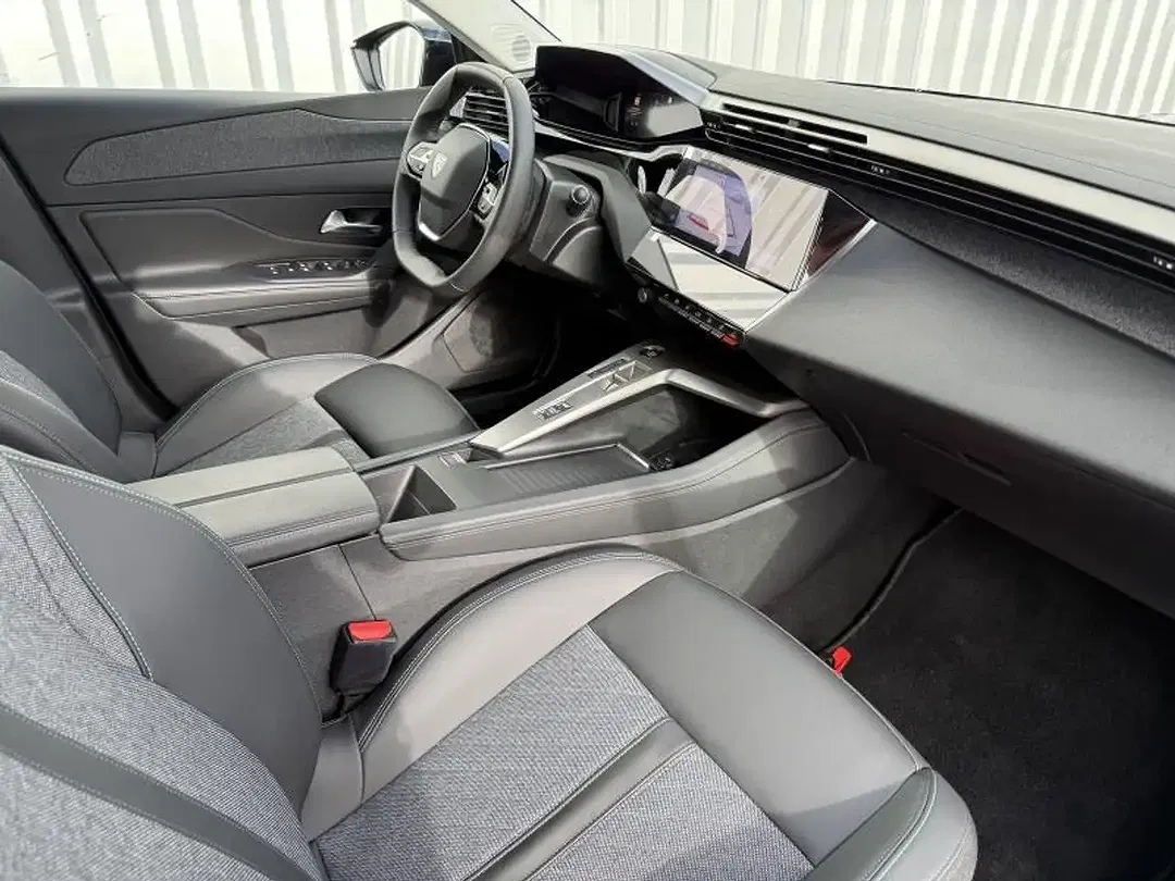 Peugeot 408 - Thumbnail 2