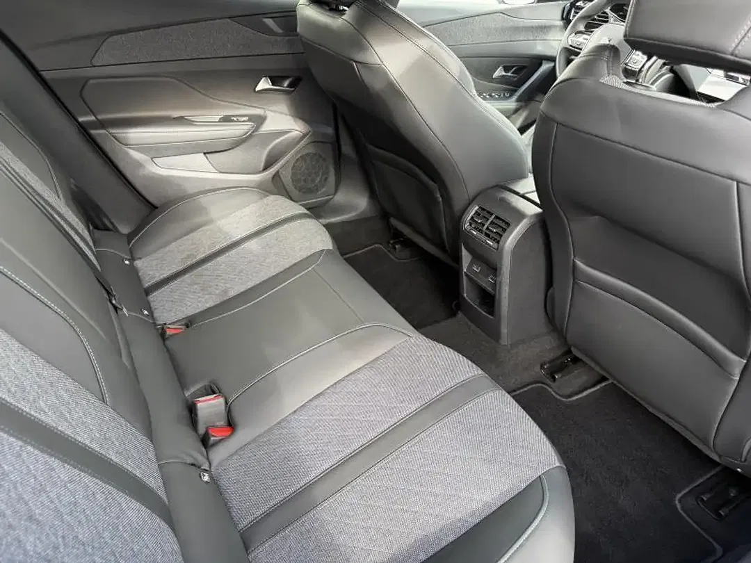Peugeot 408 - Thumbnail 9