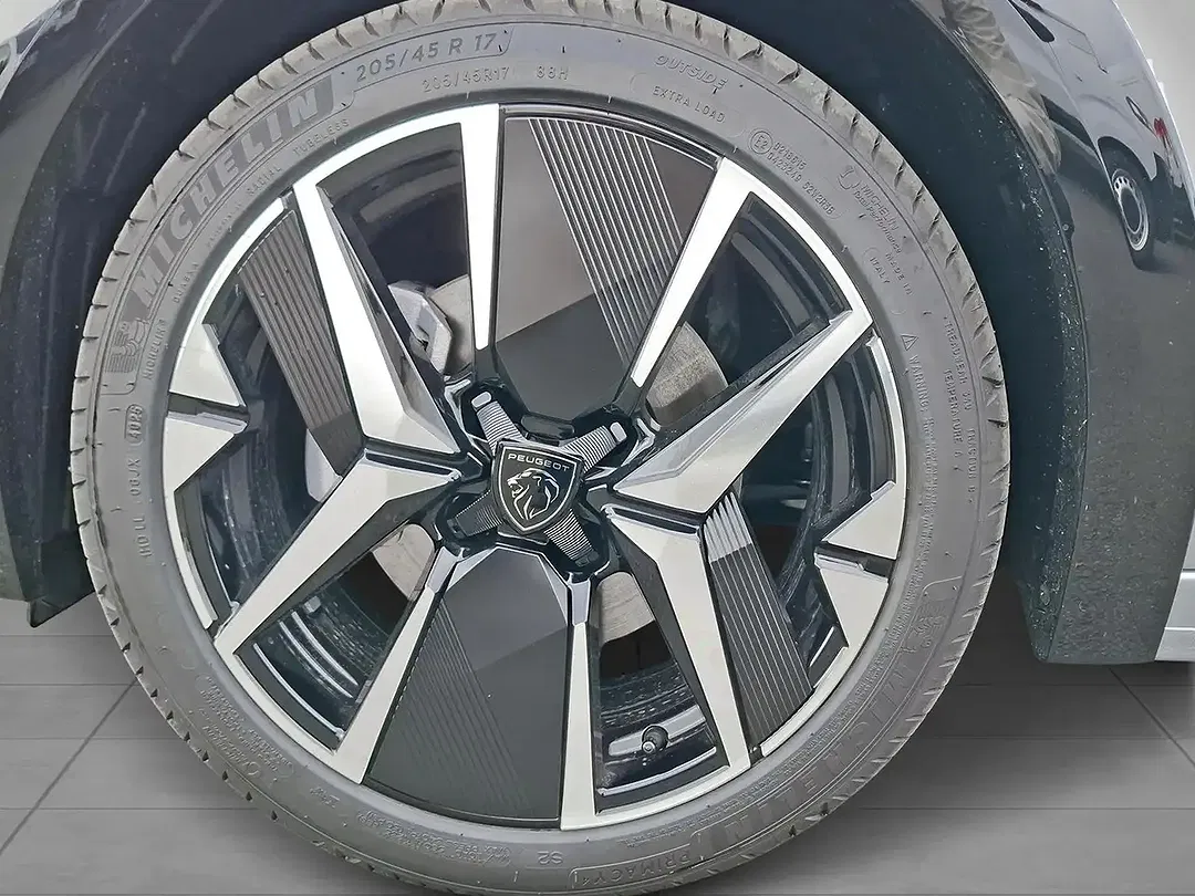 Peugeot 208 - Thumbnail 6