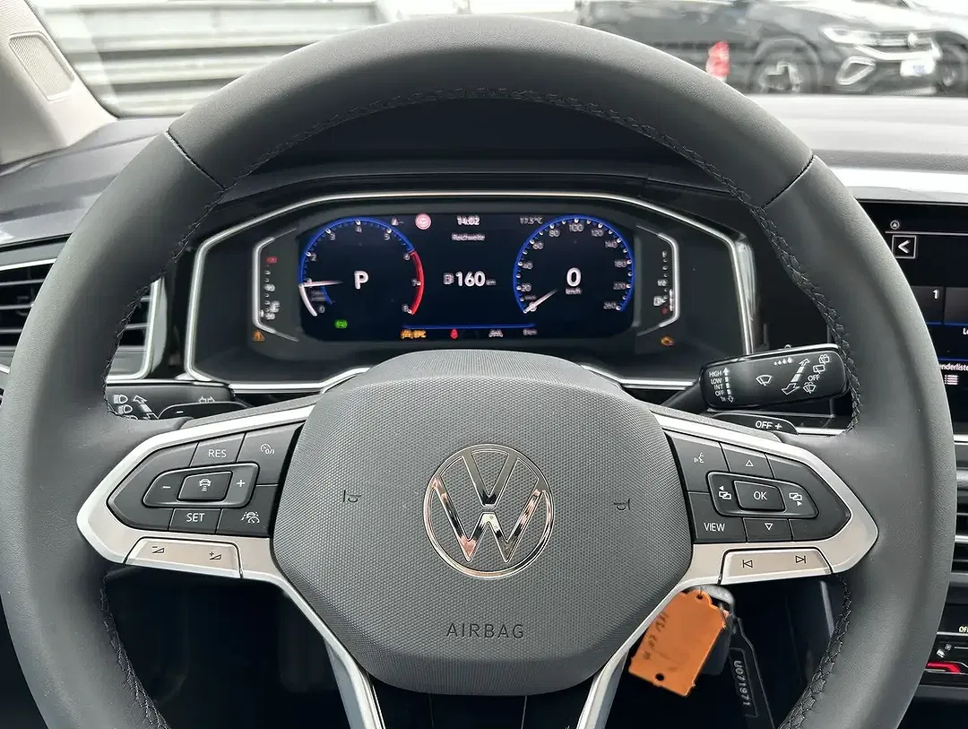 Volkswagen Polo - Thumbnail 9