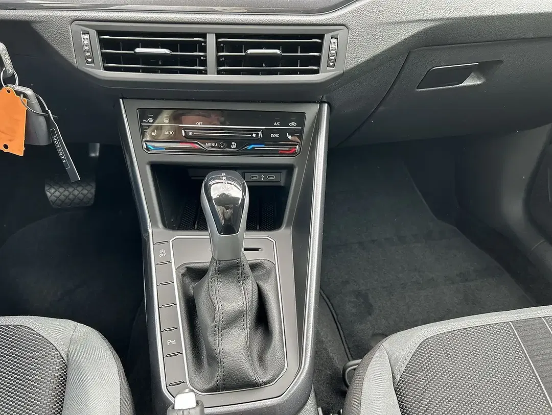 Volkswagen Polo - Thumbnail 8
