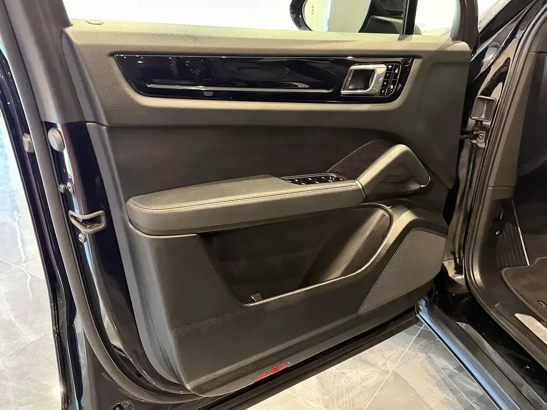Porsche Cayenne - Thumbnail 12