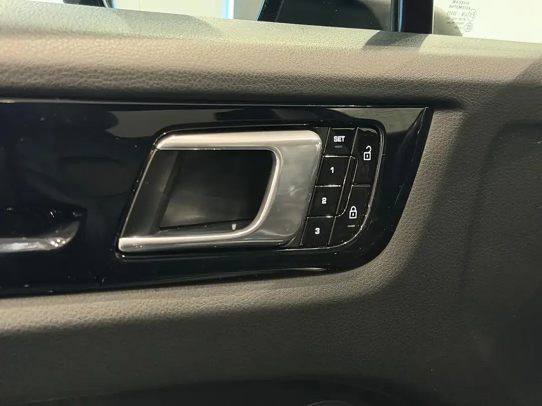Porsche Cayenne - Thumbnail 13