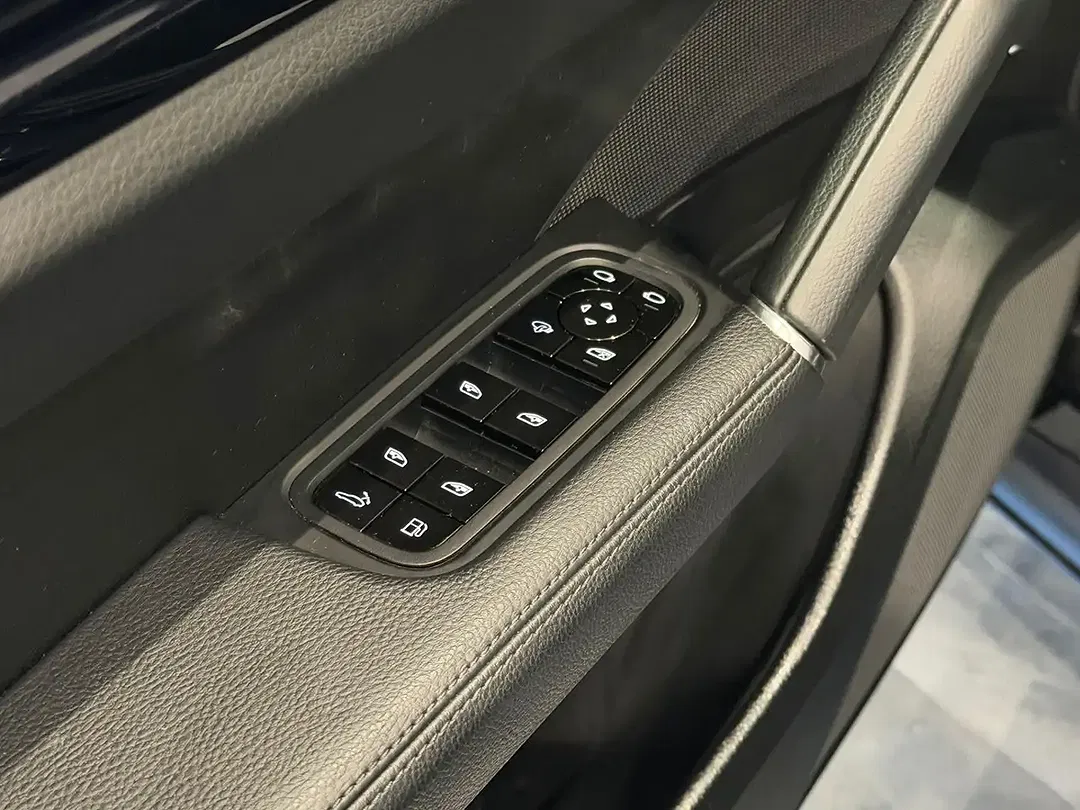 Porsche Cayenne - Thumbnail 14